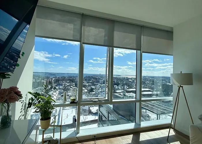 Luxury 1Br W Stunning Floor-To-Ceiling Water Views