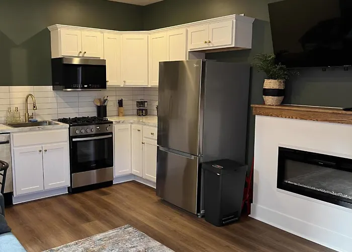 Urban Queen Apartment At The Victorian Unit D