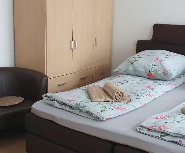 Ferienwohnung Am Kuhrpark Mit Balkon Und Parkplatz