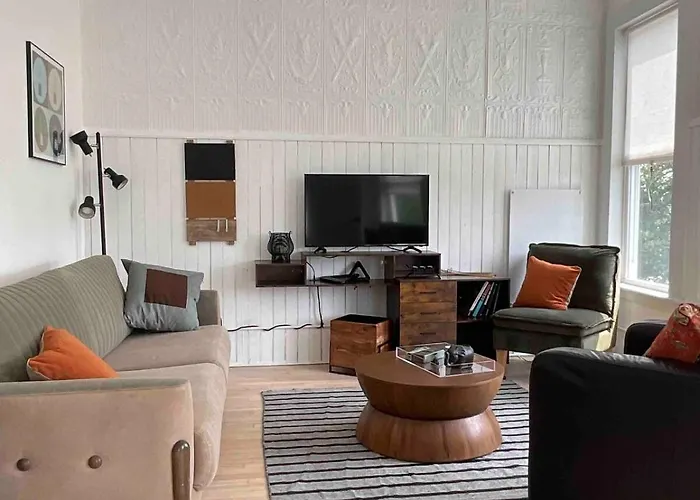 No3- Stylish 2 Bedroom Apartmen