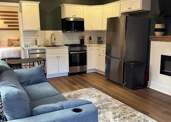 Urban Queen Apartment At The Victorian Unit D