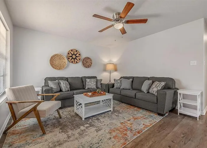 Stylish 2Br Comfort Near Texas A&M - Ev-Friendly