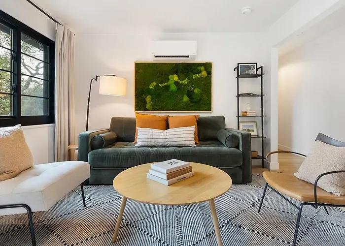 Luxury Flat | Walk To Town | King | Ac | Parking