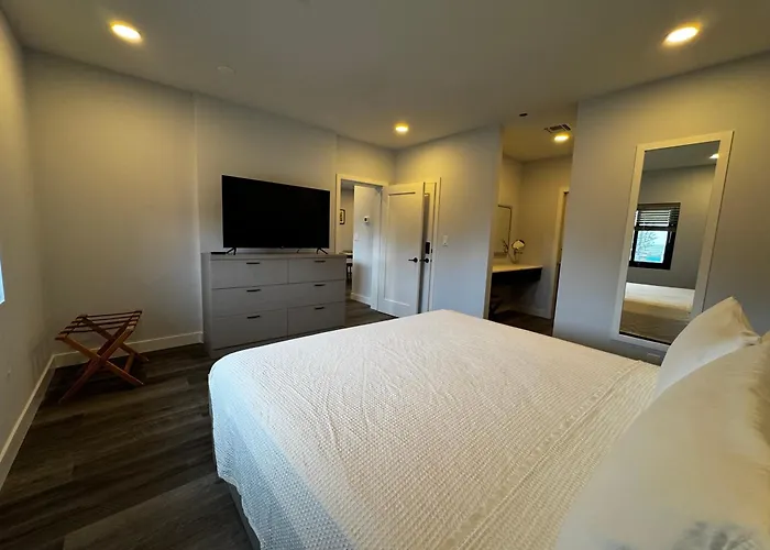 Xquisite Suites