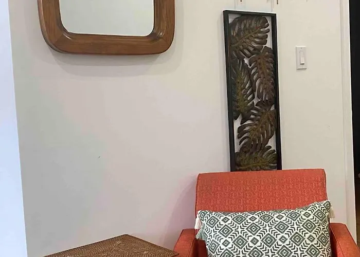 No2 - Retro 1 Bedroom - Bridgeport Apartment