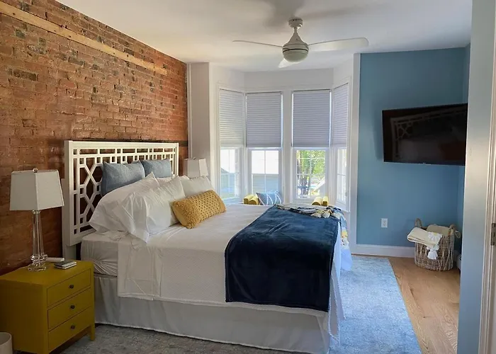 Luxury Stay Steps From Downtown Saratoga Springs - Wind