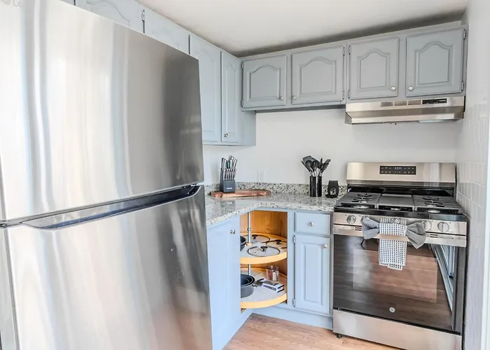 Salem 4Bdr Near Downtown & Train, Free Parking