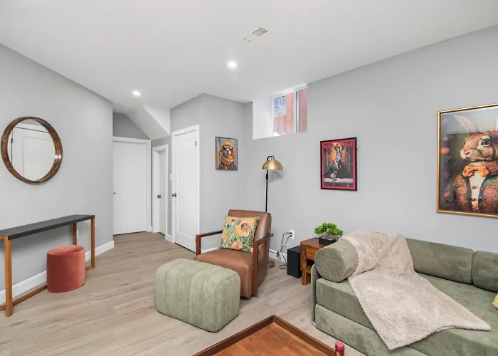 Cozy Spacious 2Br Suite With Parking & Wi-Fi