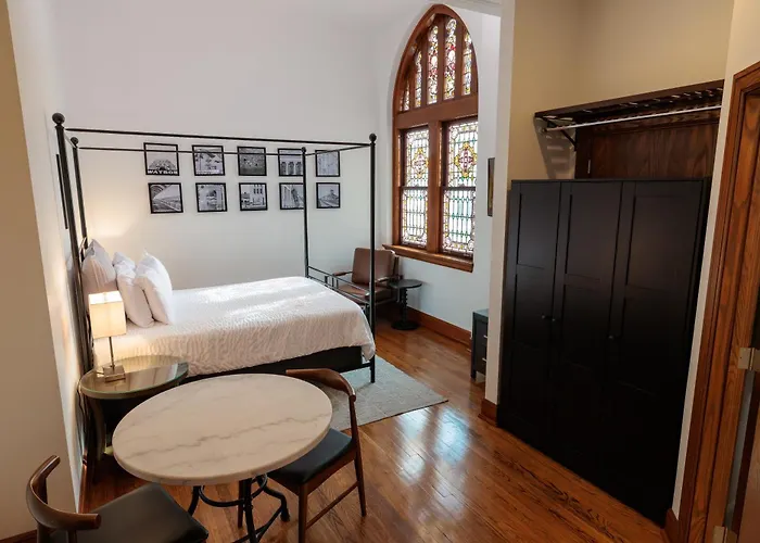Cozy Suite Inside Historic Marymount College 200A