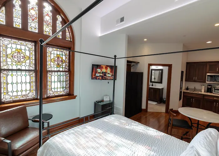 Cozy Suite Inside Historic Marymount College 200A