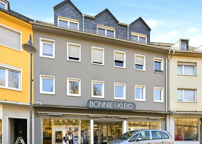 Bat Home Solutions Saarburg Altstadt - Alles Was Ein Hotel Nicht Bietet - 3 Apartments 45 Bis 75 Qm Fuer Bis Zu 12 Personen - Direkt Unter Der Burg - 2 Min Zur Altstadt - Weinbergblick Und Heimkino