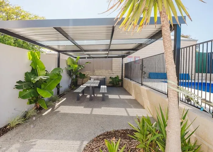Palm Beach Villas By Rockingham Apartments