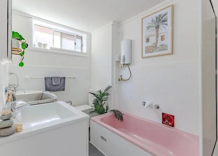 Top Location Beachside Apartment