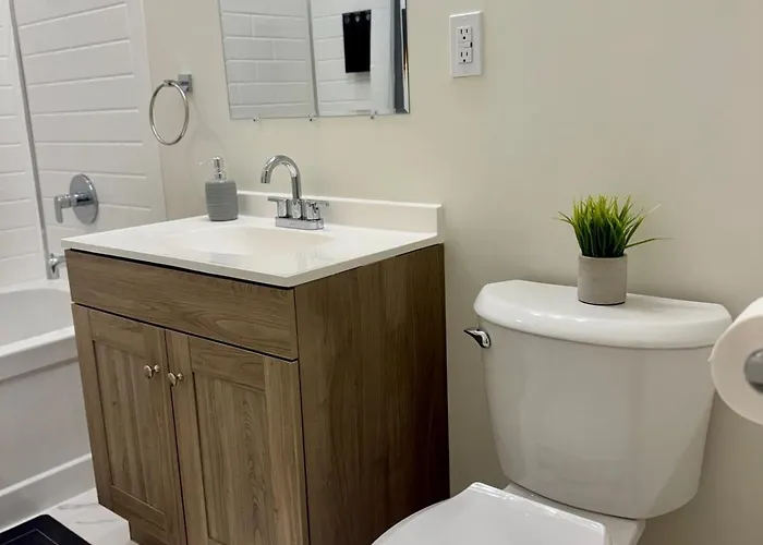 Spacious High Ceiling Lower Level Suite-New & Cozy