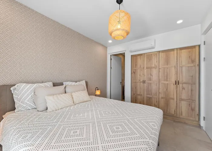 The Aqua Marine Penthouse - Modern Luxury With Expansive Views At Blue Bay