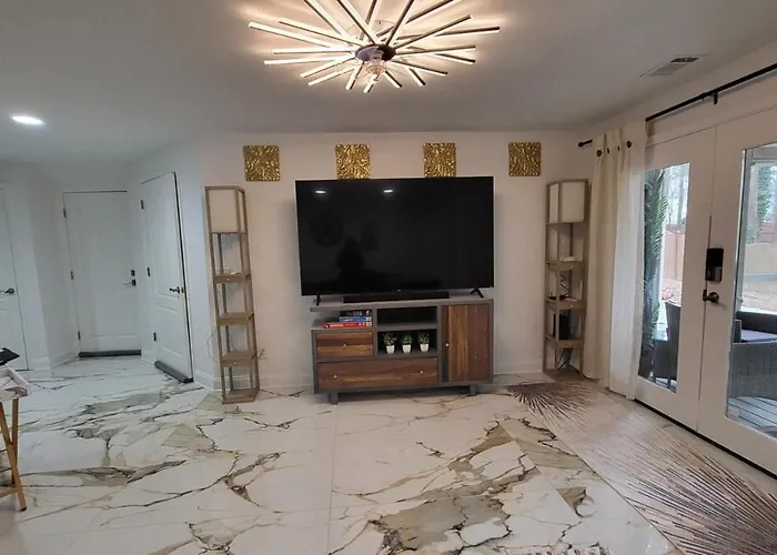 Relaxing Luxury Home Away From Home!