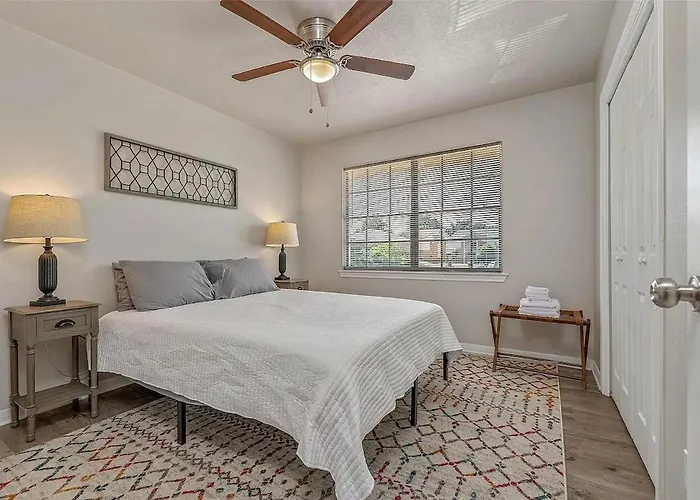 Stylish 2Br Comfort Near Texas A&M - Ev-Friendly
