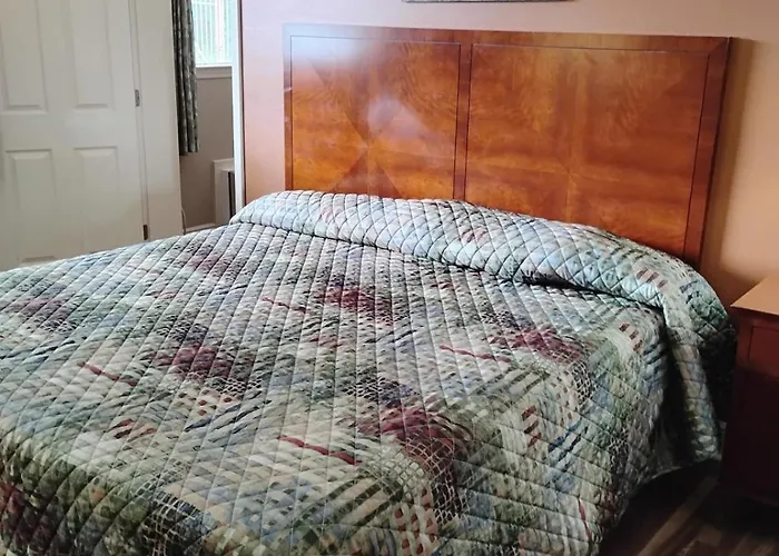 Gated 1 King Bedroom 1 Bath Apt With Full Kitchen 210