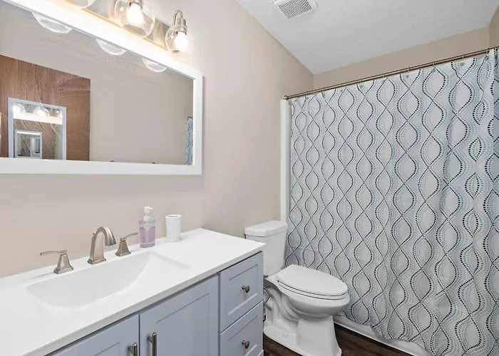Cozy 2Br - Condo -Near Zoo - Fast Wifi -Garage