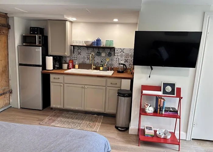 Seagrass Suite- Garden View Studio In Marblehead, Near Salem