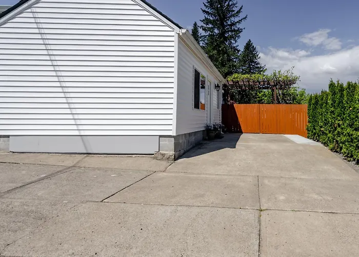 Urban Tiny House Near Portland & Columbia Gorge