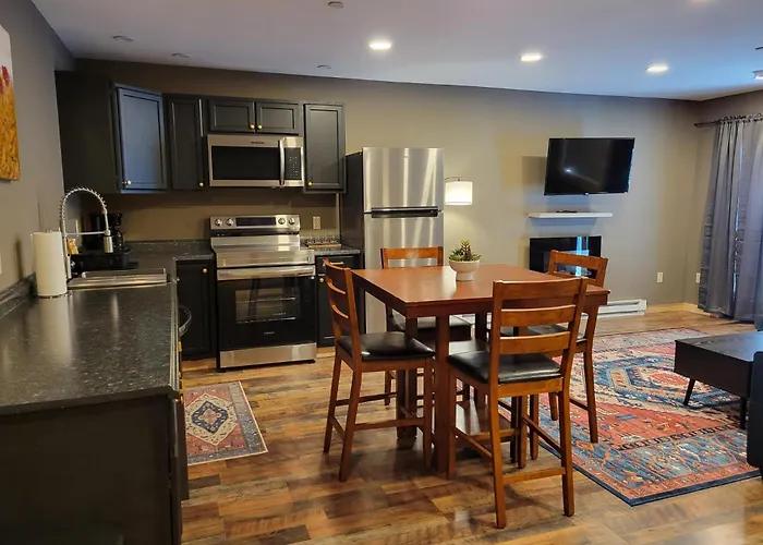 Cold Brook Lodge - 2 And 3 Bedroom Luxury Apartments