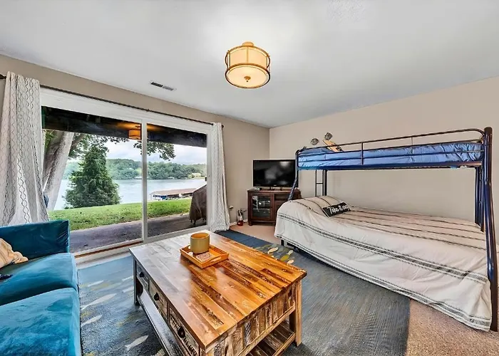 Lakefront Moneta Home With Kayaks And Dock