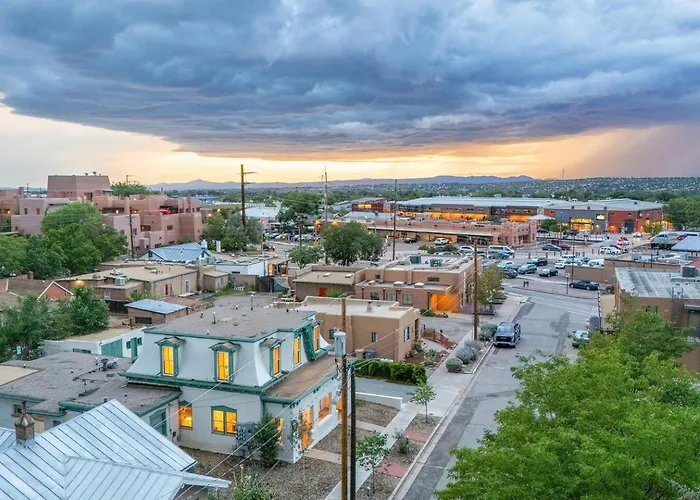 The Apache Plume Suite At The Hesch House - Prime Location In The Railyard Art'S District