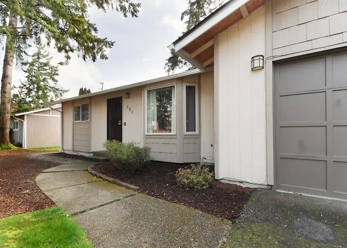 Cozy Tacoma Area Stay With Full Kitchen And Free Parking