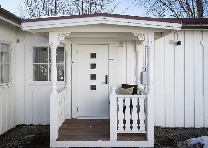 Guestly Homes - Cosy 2Br House Near City