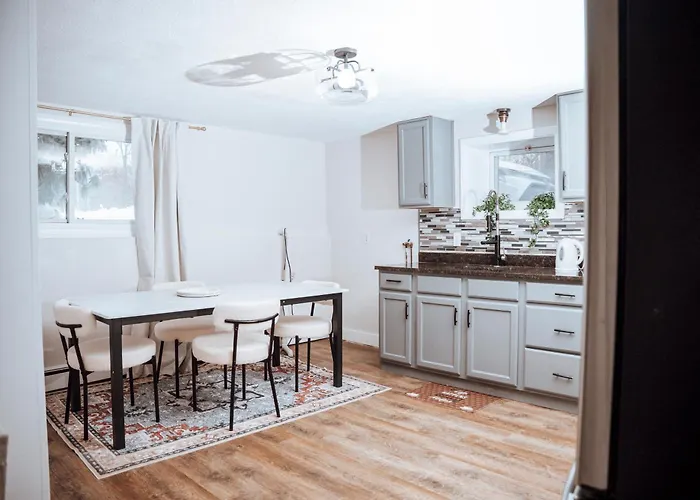Two Bedroom Apartment Near Downtown Boston With Free Parking