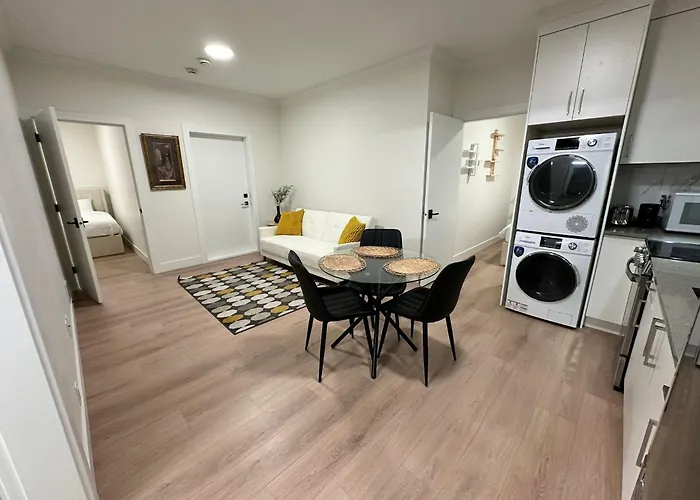 Cozy 2 Bedroom Suite In Burnaby
