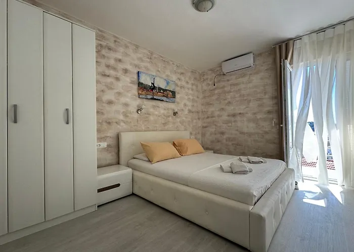 Guesthouse Apartments Cenic