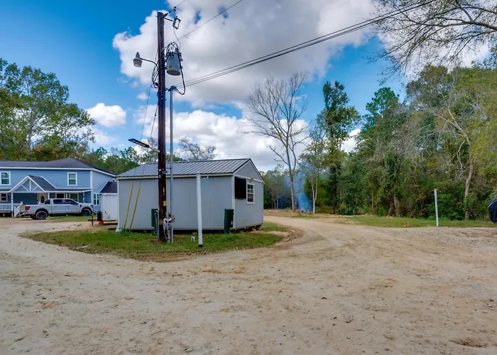 10 Mi To Lake Conroe: Couple'S Retreat W/ Porch!