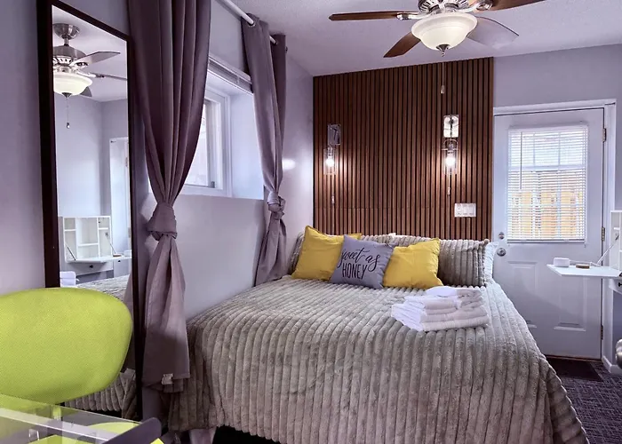 Quiet And Relaxing 2 Bedroom In Little Canada