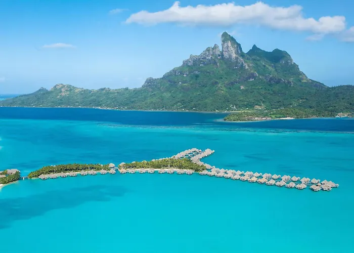 Hotel familiar: The St. Regis Bora Bora Resort