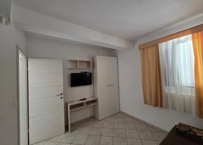Apartments Dora, With A Beautiful View Of The Bay, Near The Sea And Center
