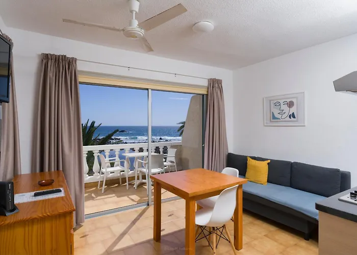 Apartamentos Charco del Conde