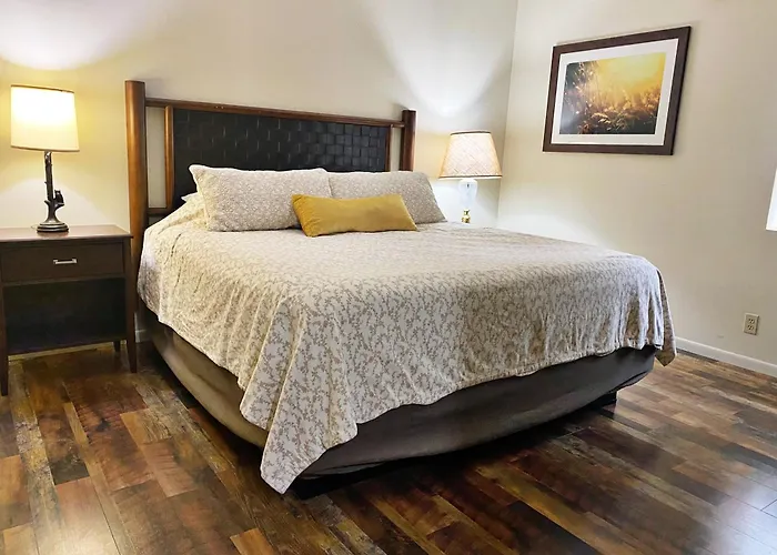 Center Hill Country Inn