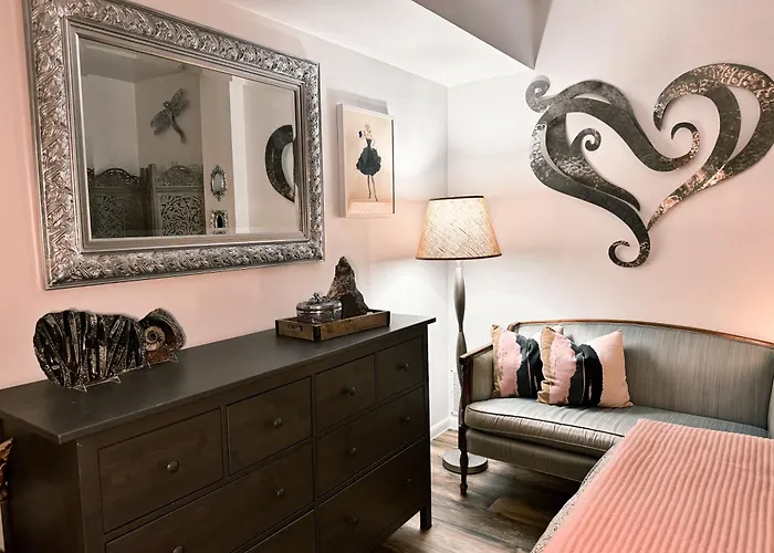 Center Hill Country Inn