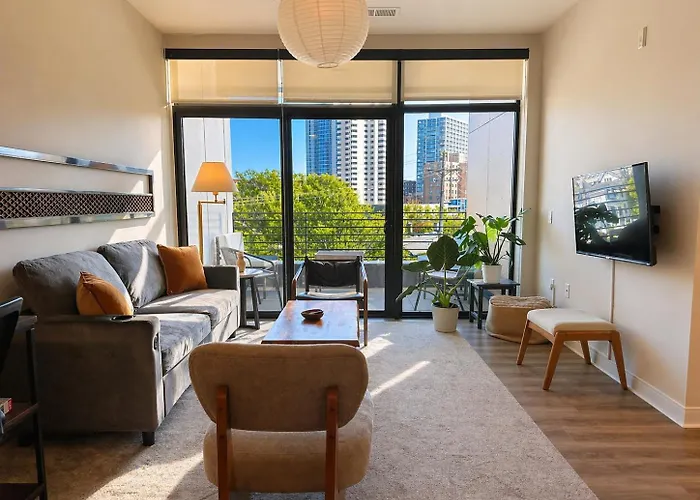 East Side Luxury 1Br Apt - Near Brady St With Balcony And Lounge - Sleeps 4