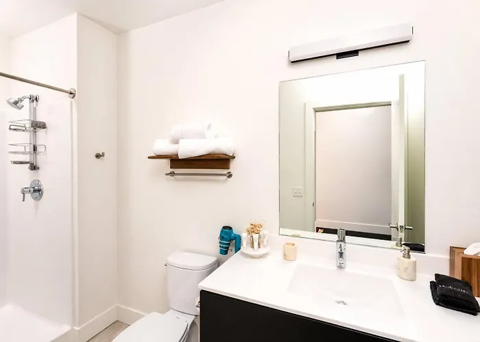 Modern 1Br Apt With Rooftop, Gym, And Parking