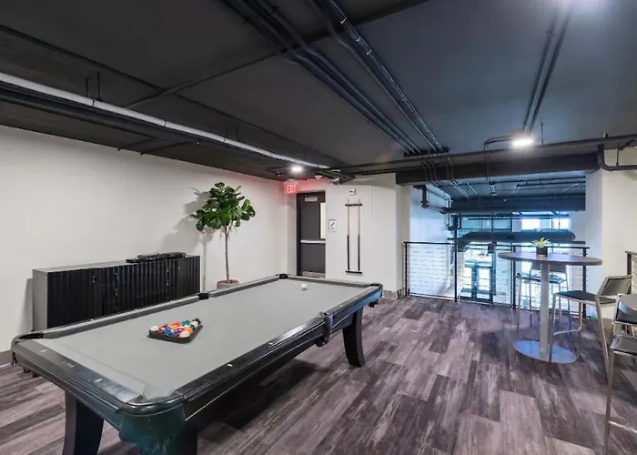 Modern 1Br Apt With Rooftop, Gym, And Parking