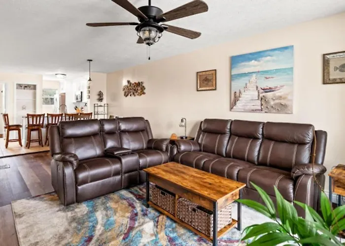 Gulf View Beach Bungalow, Dog-Friendly, Near Scooners, Near Beach