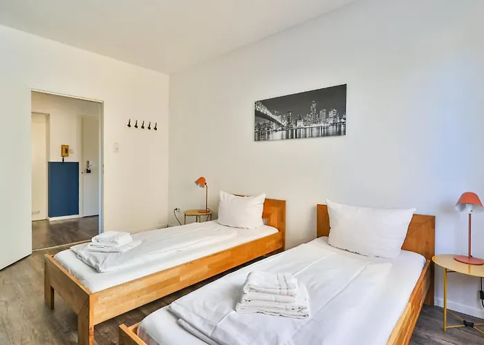 Spacious Flat 2Nd Floor Near Station