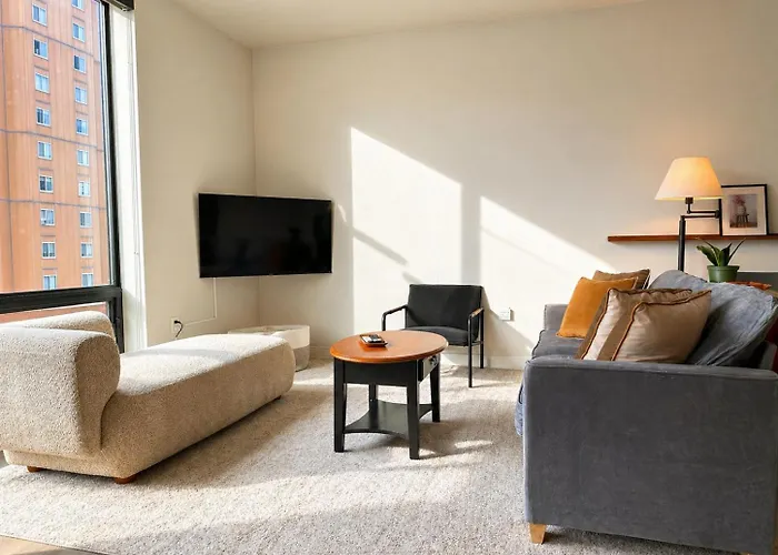 East Side Luxury 1Br Apt - Near Brady St With Balcony And Lounge - Sleeps 4