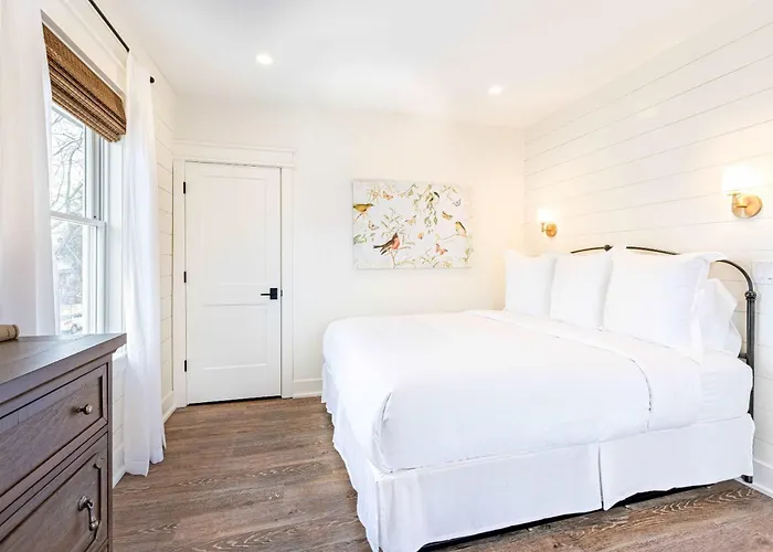 Kildahl House - Boutique Farmhouse Suite #4