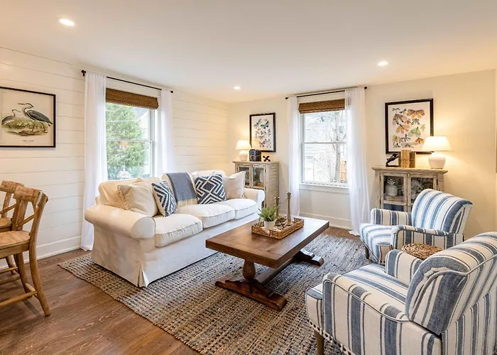 Kildahl House - Boutique Farmhouse Suite #3