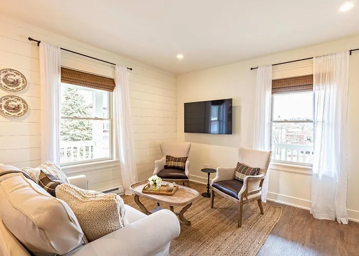 Kildahl House - Boutique Farmhouse Suite #2