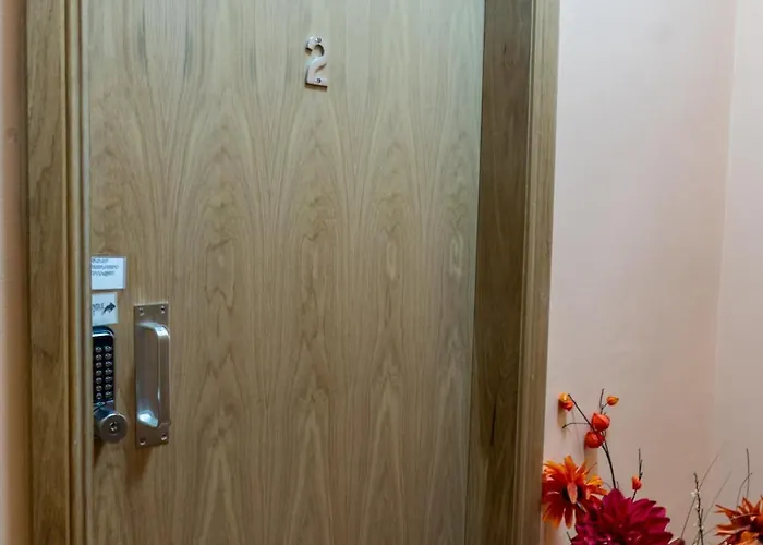 Double Ensuite Bedroom Near Edinburgh